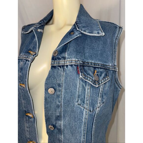 Levi’s Red Tab Denim Vest – Classic Blue Jean Sleeveless Jacket - Picture 2 of 14